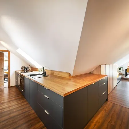 Cozy Mountain Attic In High Tatras Apartamento Vel'ka Lomnica